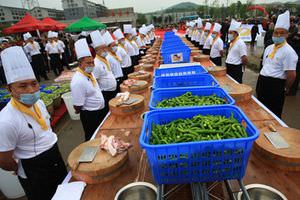 Самая большая порция острой свинины приготовлена в Китае