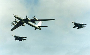 ВВС Японии подняли в небо истребители для перехвата российских военных самолетов Ту-142